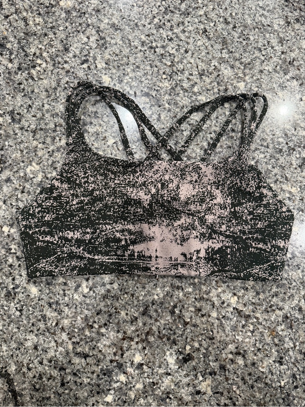 Strappy Seamless Sports Bra - Black & white